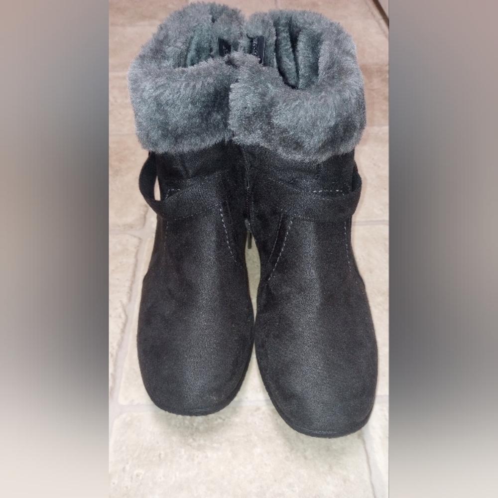 Alpine Woods Women's Black & Gray Ankle Boots Size 6 M. ( New without Box)